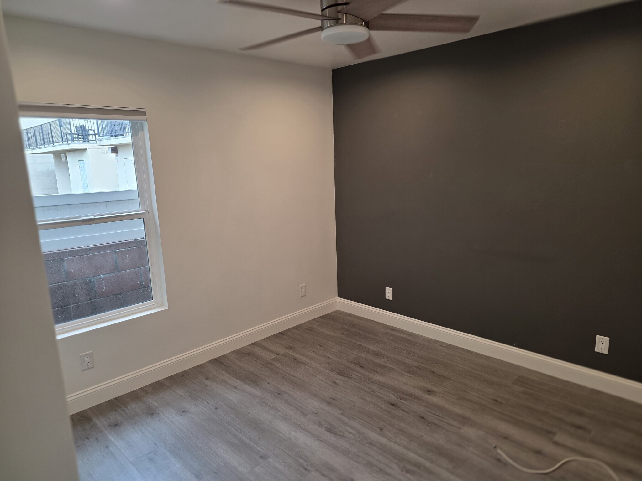 Building Photo - 425 Western Ave