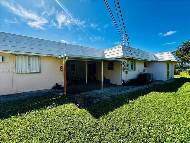 Building Photo - 2601 NE 32nd St