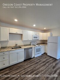 Building Photo - 170 SW Strawberry Ln