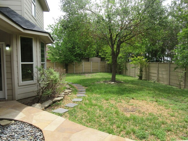 Building Photo - Large 4-bedroom with Office in the Estates...