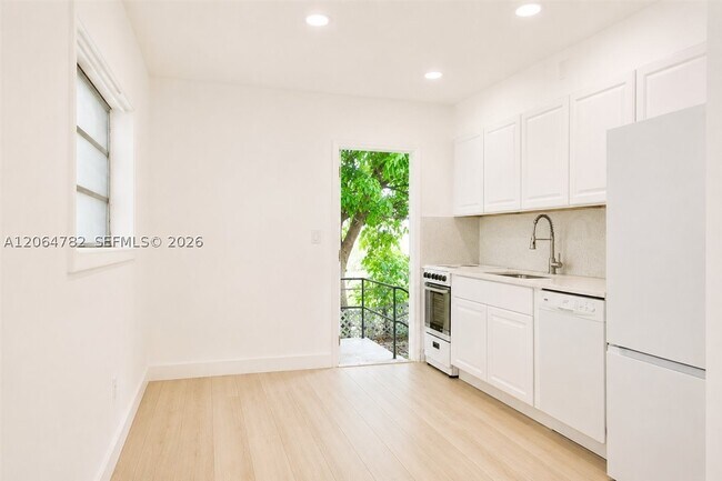 Building Photo - 355 NE 55th St