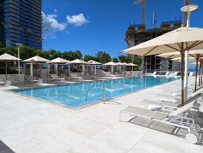 Building Photo - 2212