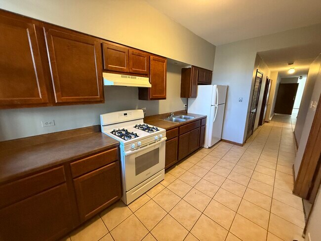 Building Photo - 5852 S King Dr