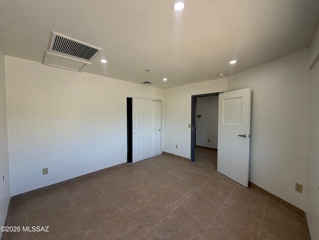 Building Photo - 1741 N 6th Ave