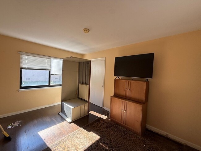 Building Photo - Stunning Fully Furnished 3 Bed-3 Bath Home with Den - Over 2300 Sq Ft.