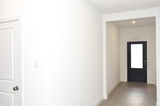 Building Photo - 10606 Summers Wy