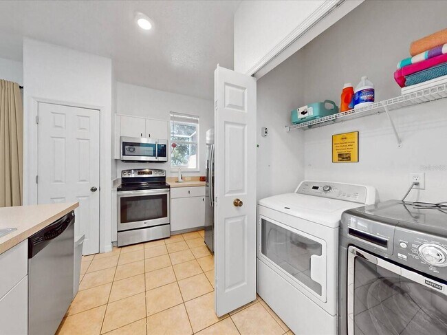 Building Photo - 1302 S Beach Cir