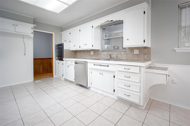 Building Photo - 2321 NW 48th St