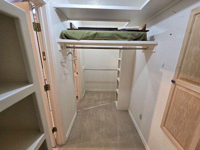 Building Photo - "Discover Spacious Comfort: 3-Bed, 2-Bath Gem on 77th Street (furnished)| Kingsgate