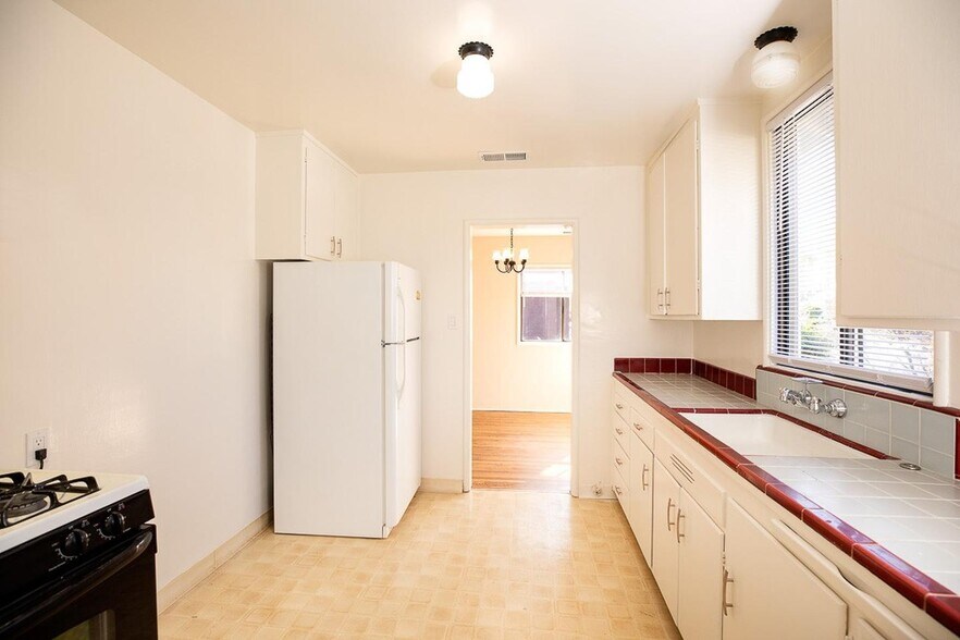 Building Photo - Remodeled 1BR Unit with Garage - Steps to BART in El Cerrito