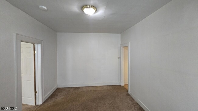 Building Photo - 246 Lakeview Ave