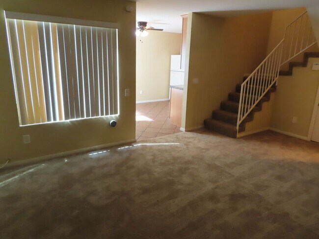 Building Photo - Two Bedroom townhome in the Oak Park / Lem...