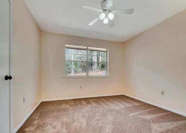 Building Photo - 1529 Shelton Dr