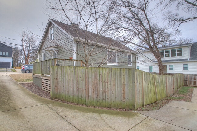 Building Photo - 1609A Cahal Ave