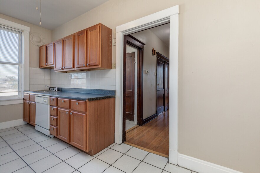 Building Photo - 4989 Arsenal St