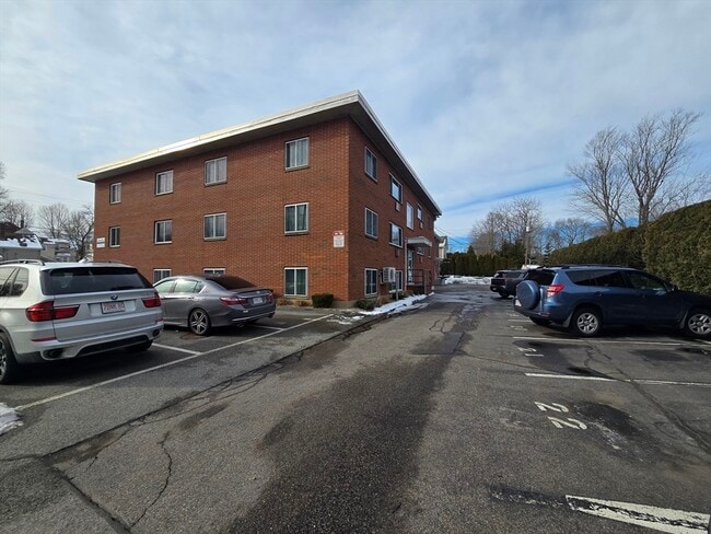 Building Photo - 194 Lincoln St