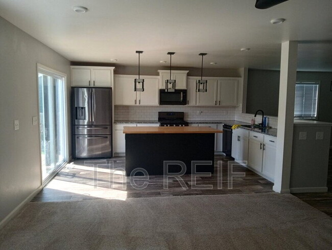 Building Photo - 4477 Soya Ave