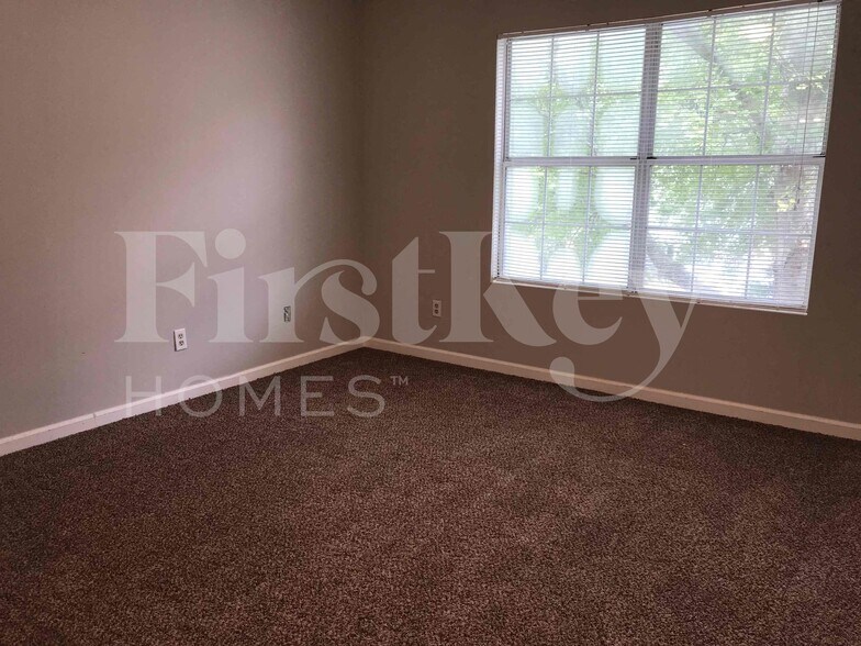 Building Photo - 5145 N Bridges Dr