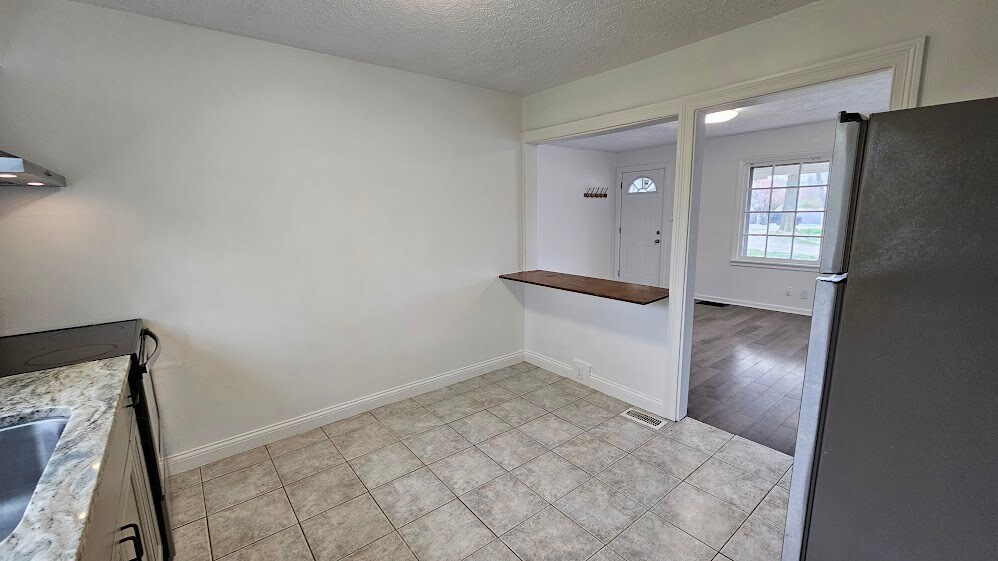 Breakfast Bar - 5474 Terrace Ave