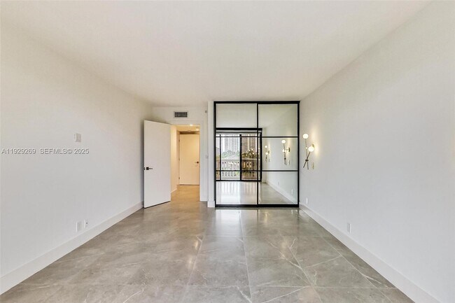 Building Photo - 1000 W Island Blvd