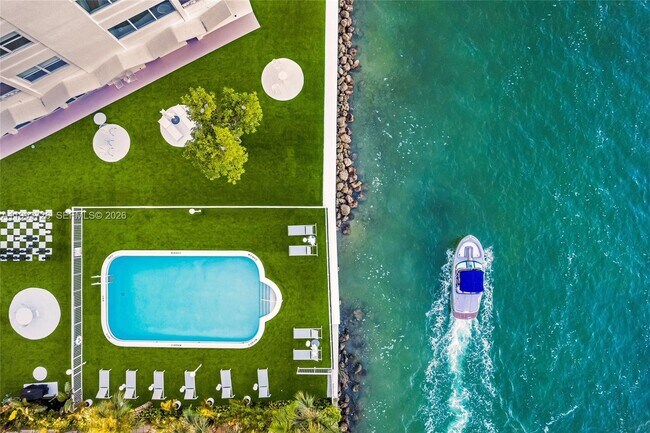 Building Photo - 9881 E Bay Harbor Dr