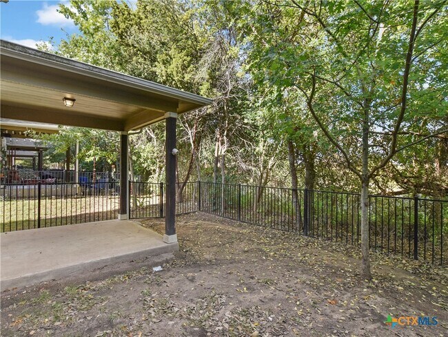 Building Photo - 516 E Slaughter Ln