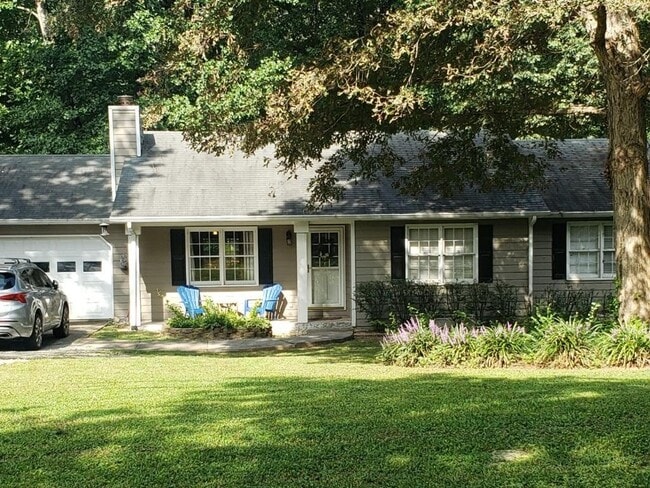 Building Photo - 2020 Sunrise Cir