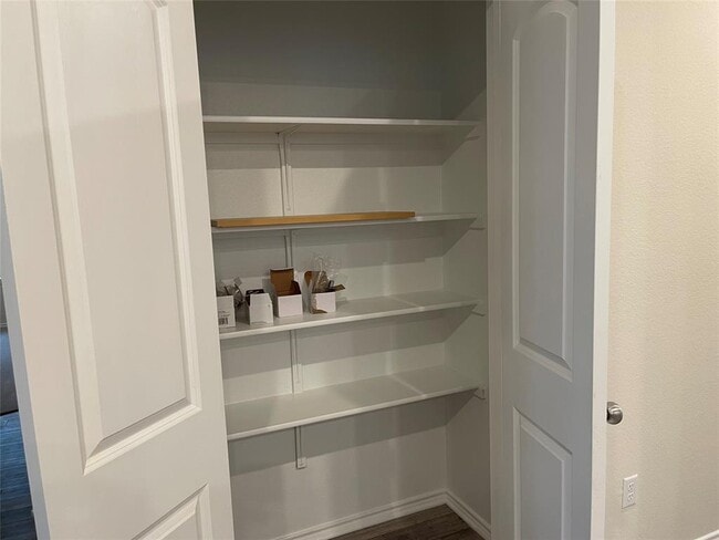 Building Photo - 105 Onna St