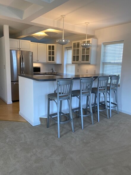Kitchen, 4 hightop chairs - 18 Berrian Pl