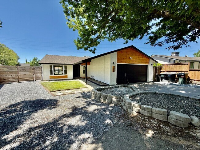 Building Photo - Update home available NOW