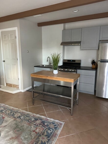 Building Photo - 17212 Strathern St