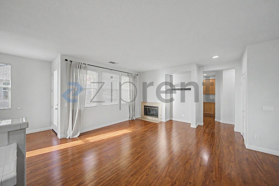 Building Photo - Unit 2