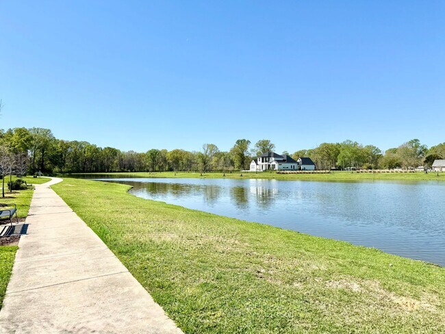 Building Photo - Cottage-Style 3BR Home in Americana