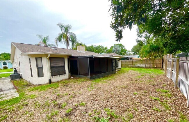 Building Photo - 2468 Gulf Breeze Cir