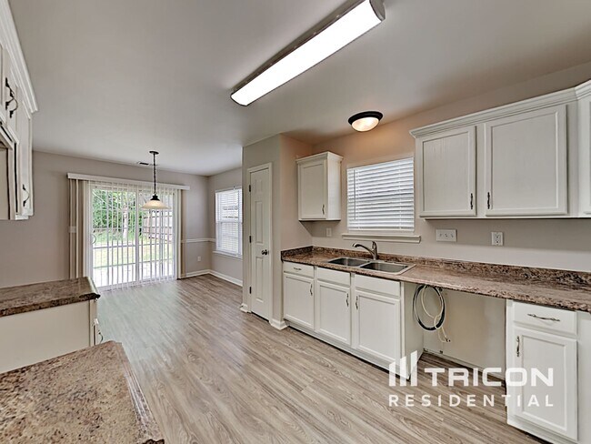 Building Photo - 2117 Clear Brook Dr