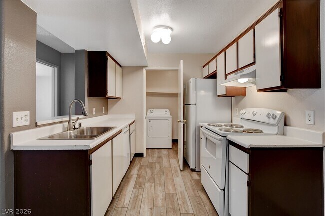 Building Photo - 200 Mission Laguna Ln