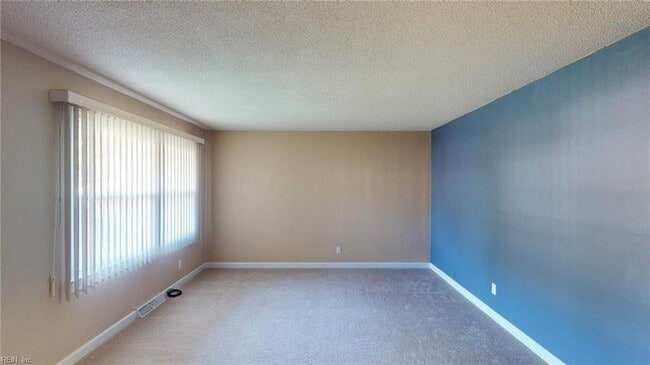 Building Photo - 707 Sir Walter Cir