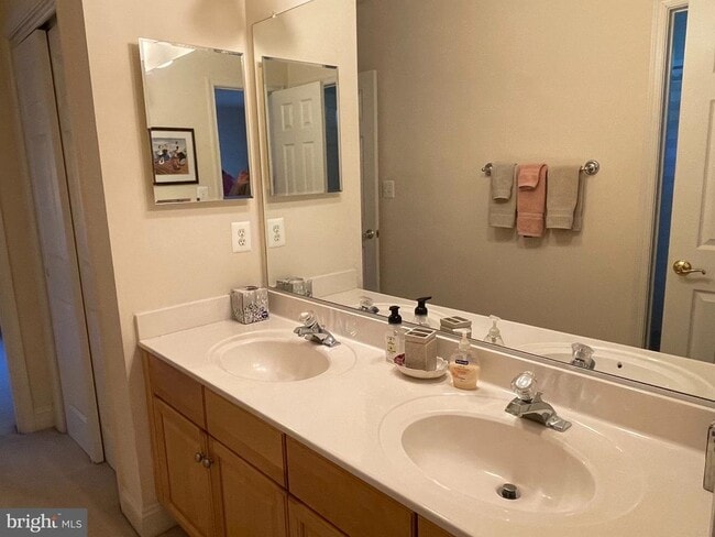 Building Photo - 6915 Bonheim Ct