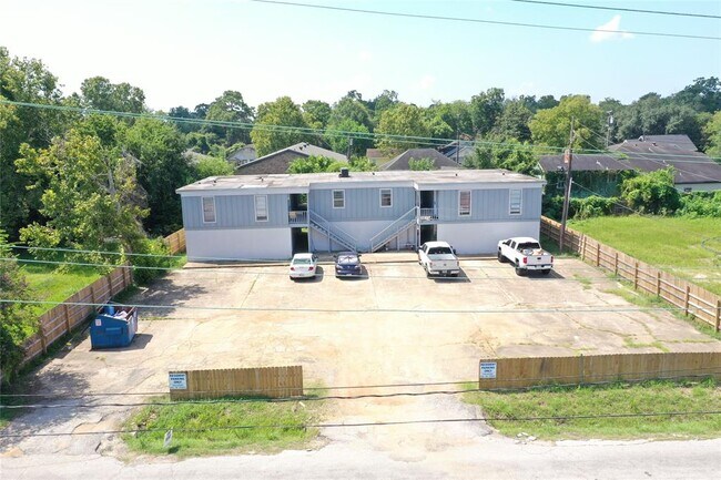 Primary Photo - 640 E Pipkin St