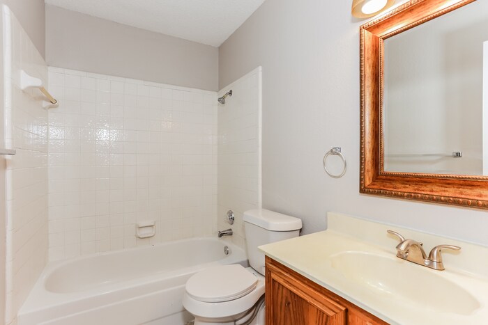 Building Photo - 6602 Pecanwood Dr