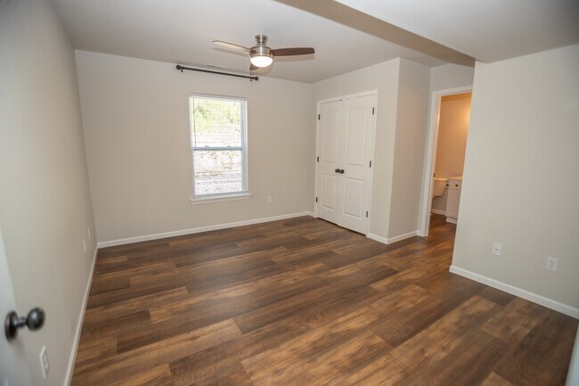 Building Photo - 5410 Deer Valley Dr