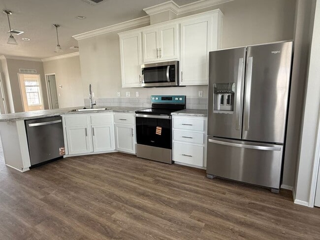 Building Photo - 492 Driftwood Dr