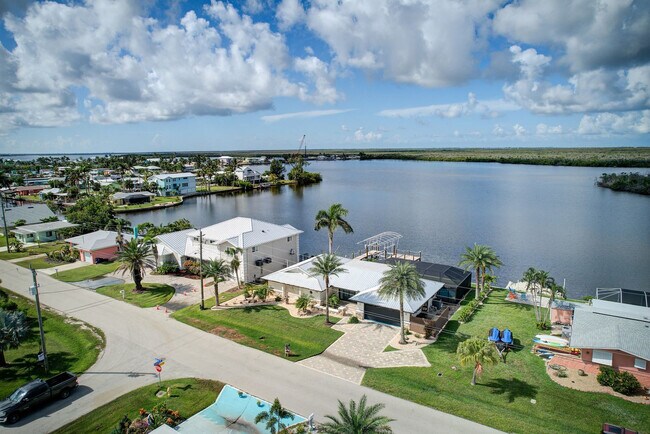 Building Photo - 11599 Island Ave