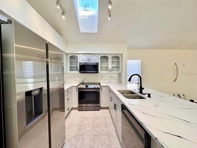 Building Photo - 10028 Oasis Palm Dr