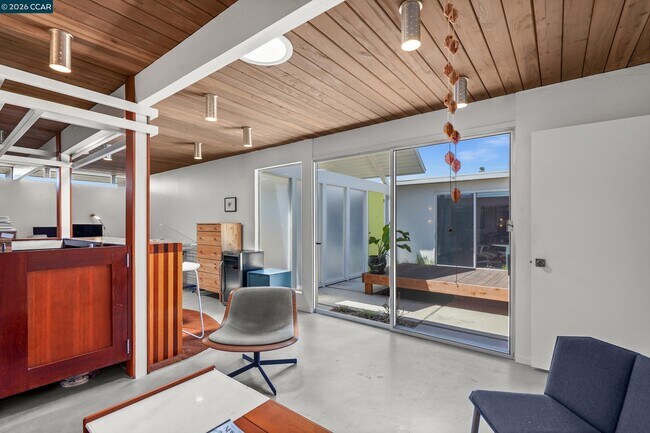 Building Photo - 8010 Shay Dr