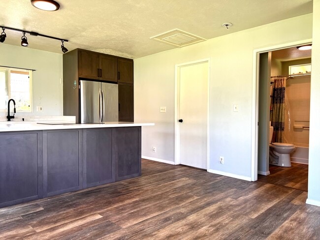 Building Photo - 15-1528-1528 3rd Ave.