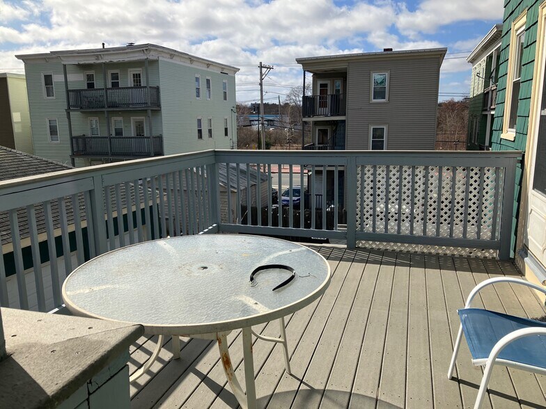 Building Photo - 43 Roslyn St