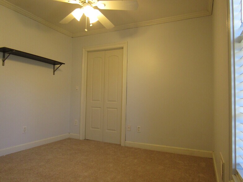 1st bedroom closet - 1273 W Wylie Bridge Rd