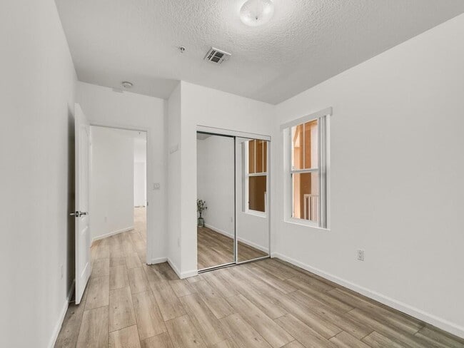 Building Photo - 5020 Fairways Cir