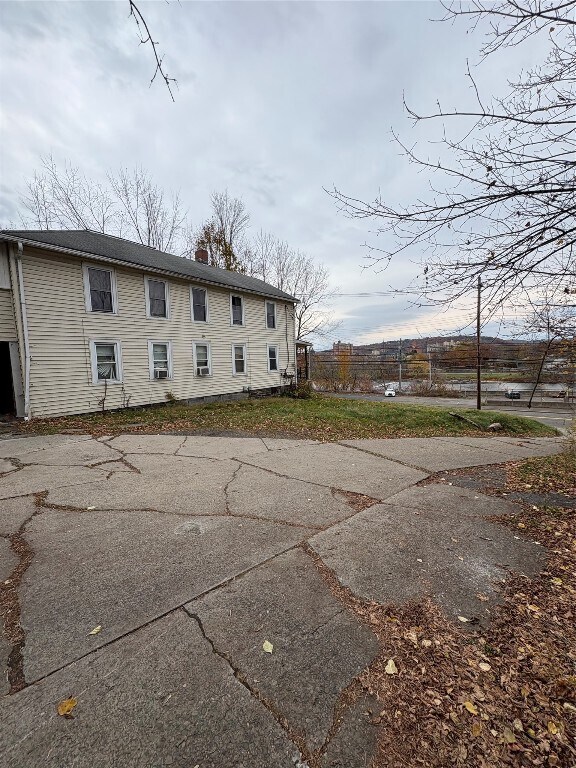 Building Photo - 114 Conklin Ave